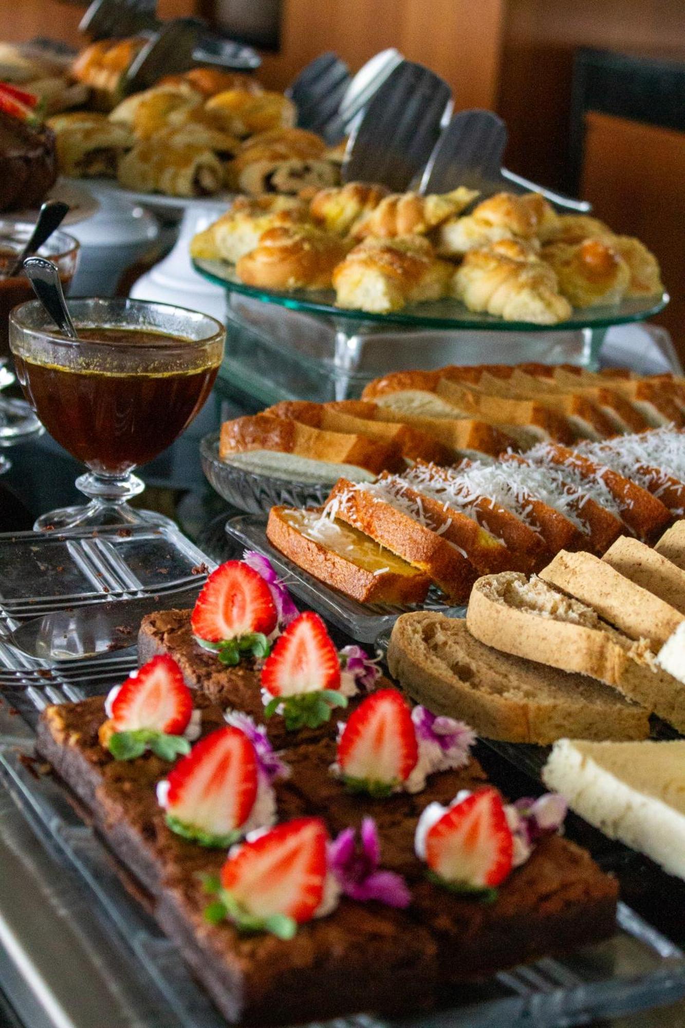 Hotel Senac Ilha Do Boi Vitoria Ngoại thất bức ảnh A selection of Italian pastries